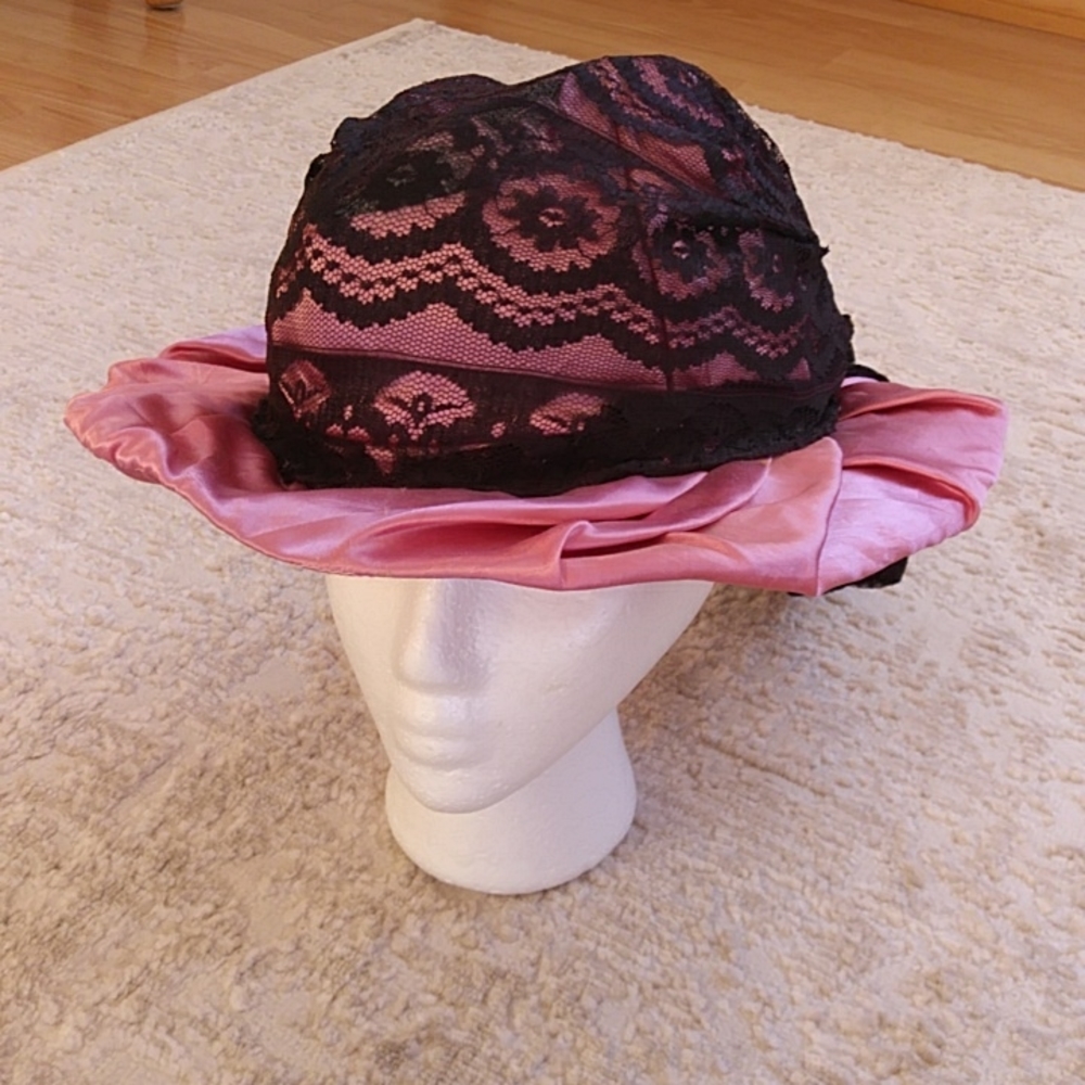 Vintage Trav'ler by Country Gentleman Lace Crochet Floral Hat
